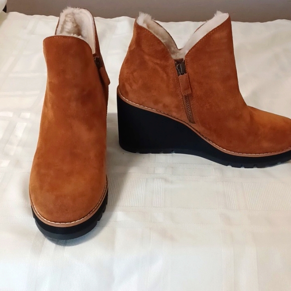 Eileen Fisher, Chalet Suede,  Wedge, Fur lined bootie, Sz 9 - Picture 1 of 7